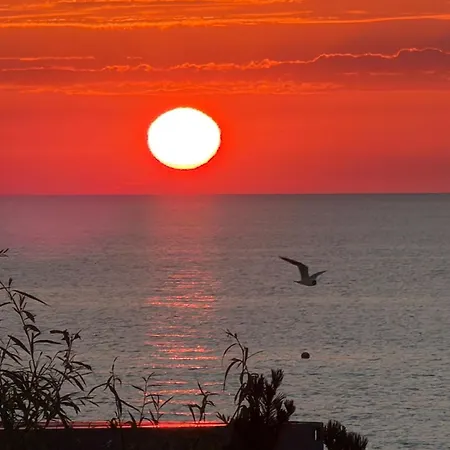 Apartamento Riviera Historic Imperial Sea And Garden *